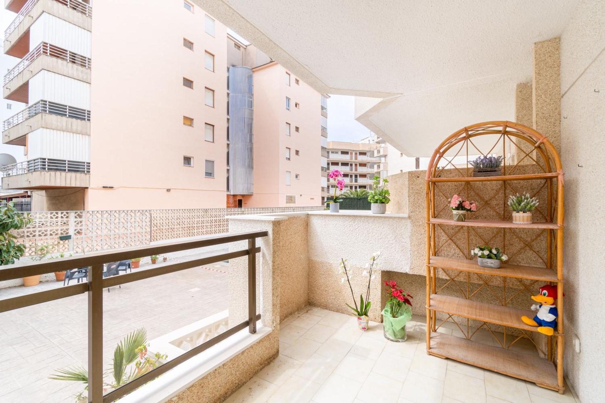 TuristMar - Amplio Apartamento en Salou con piscina, a 2 minutos de la Playa Exterior foto