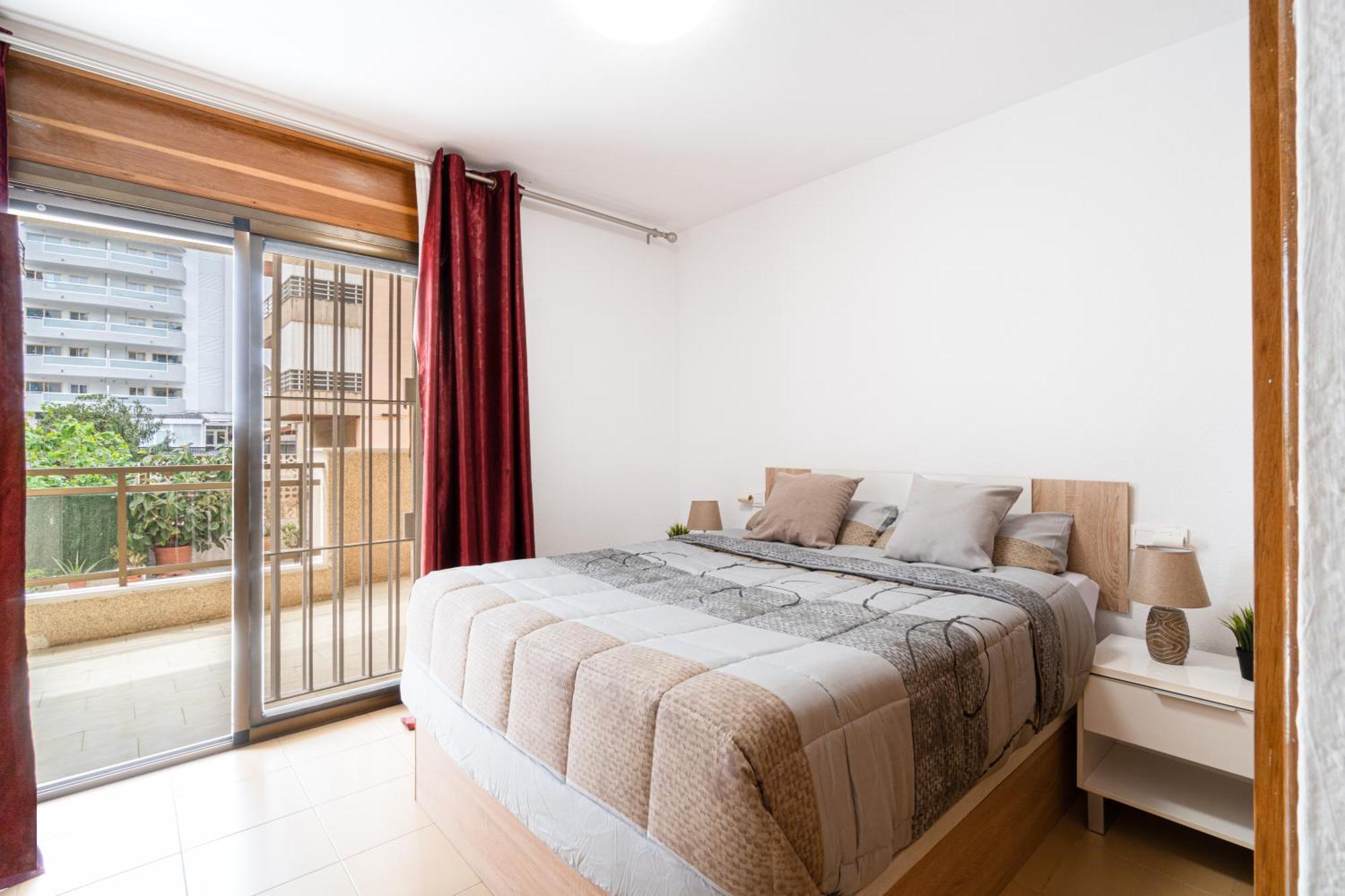 TuristMar - Amplio Apartamento en Salou con piscina, a 2 minutos de la Playa Exterior foto