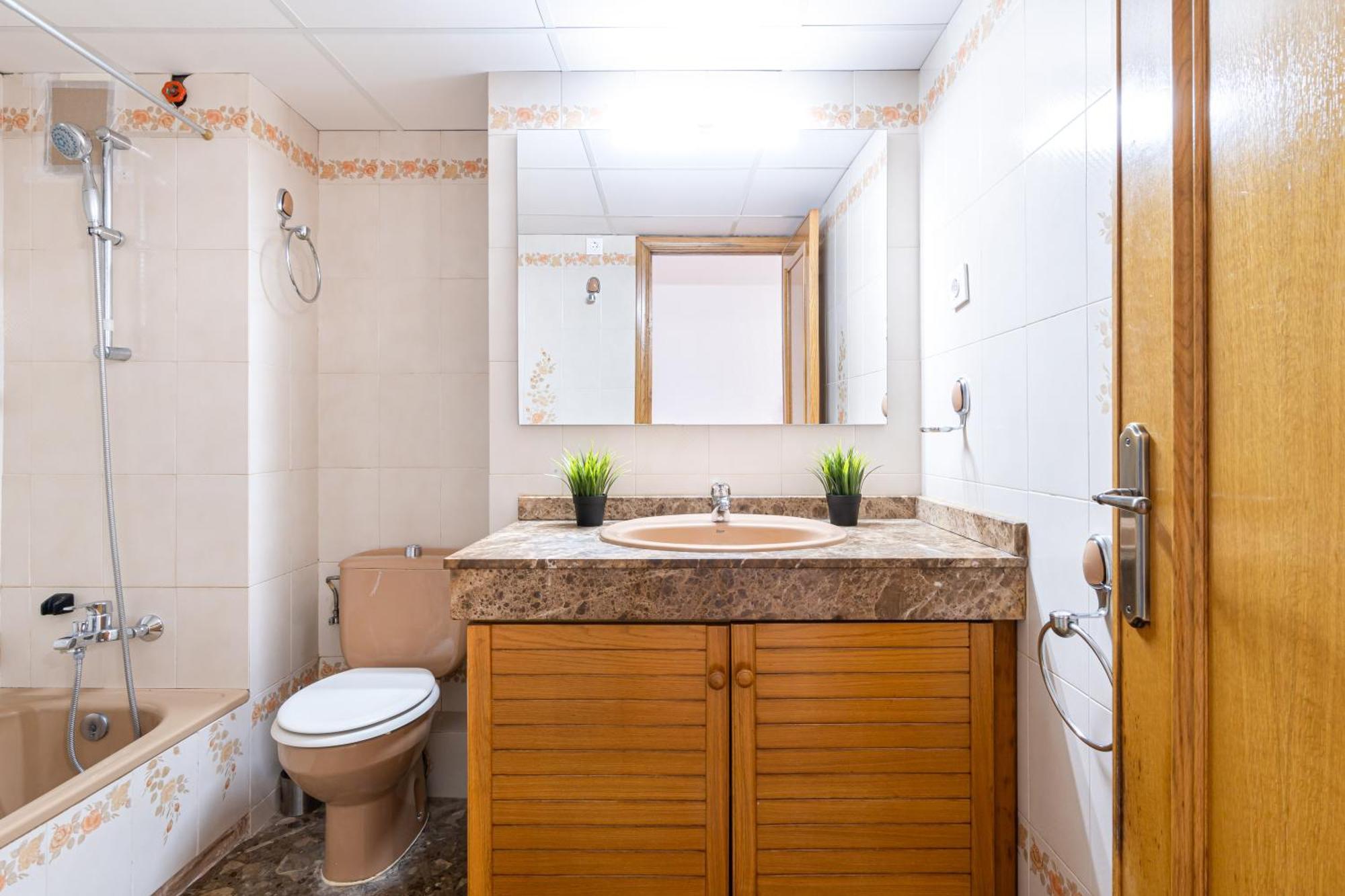 TuristMar - Amplio Apartamento en Salou con piscina, a 2 minutos de la Playa Exterior foto