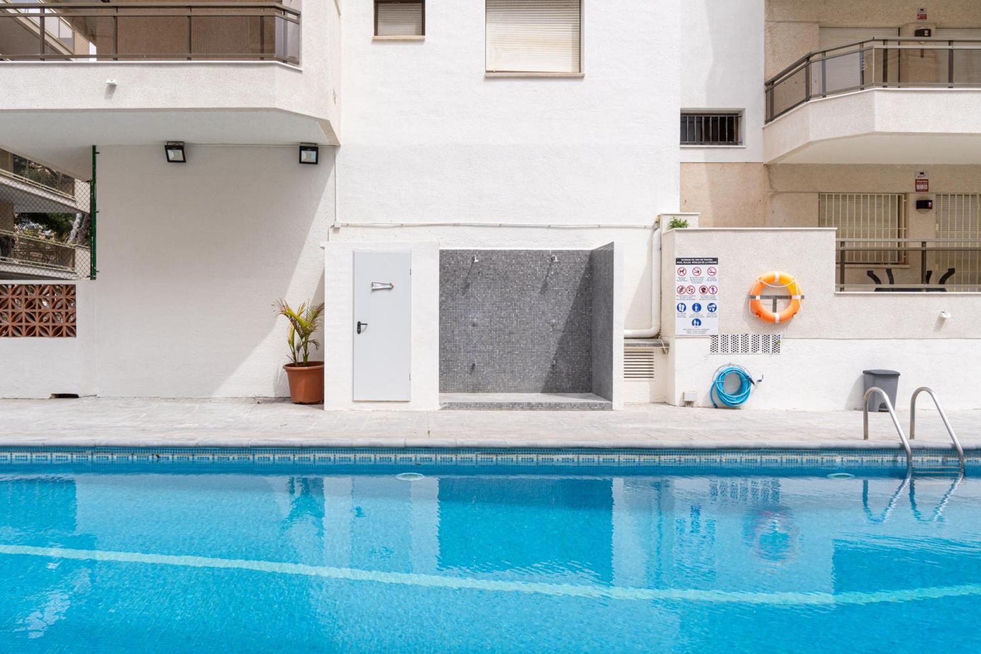 TuristMar - Amplio Apartamento en Salou con piscina, a 2 minutos de la Playa Exterior foto