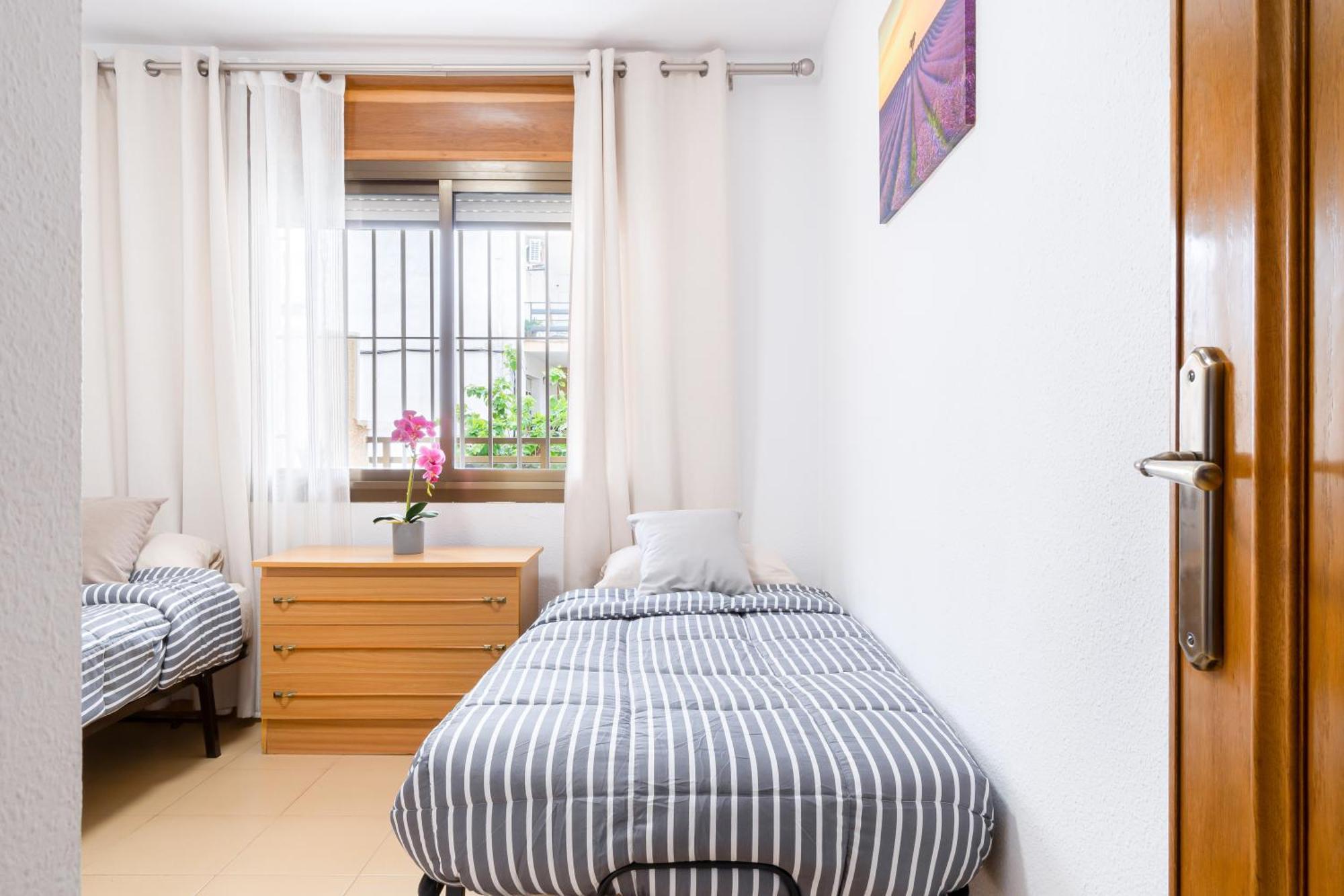 TuristMar - Amplio Apartamento en Salou con piscina, a 2 minutos de la Playa Exterior foto