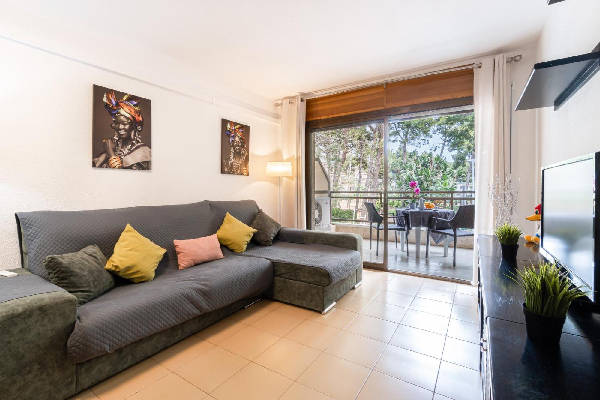 TuristMar - Amplio Apartamento en Salou con piscina, a 2 minutos de la Playa Exterior foto